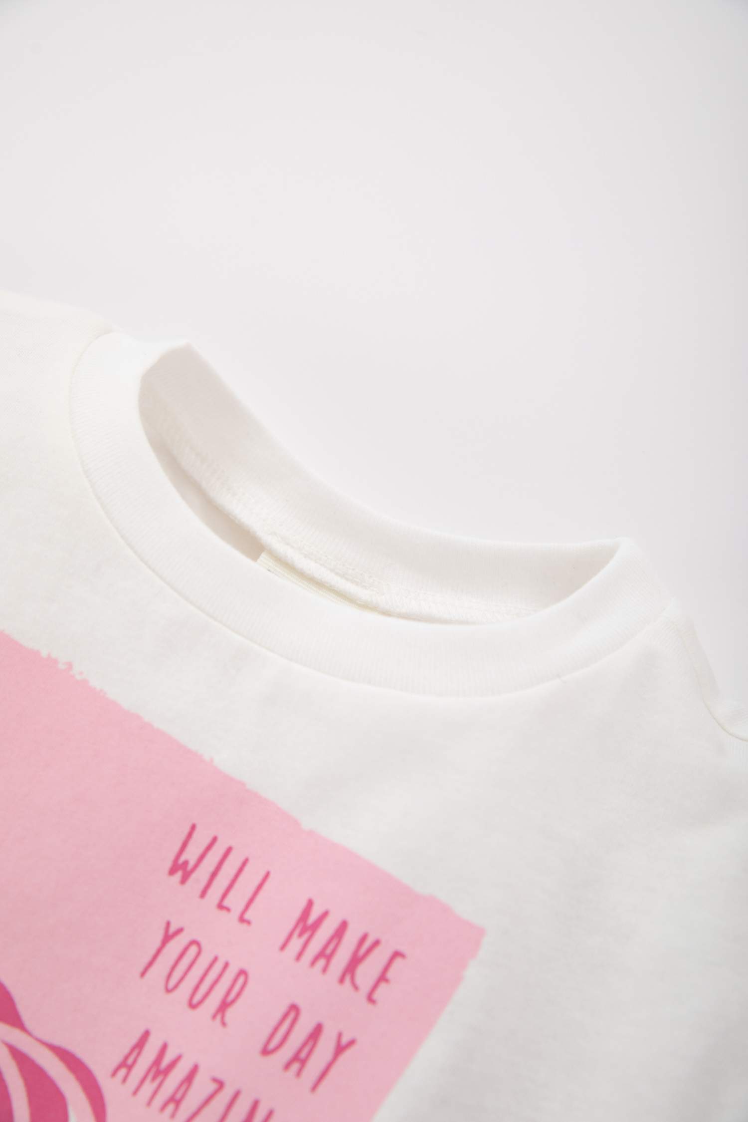 تي شيرت بناتي بقصة عادية بياقة مستديرة