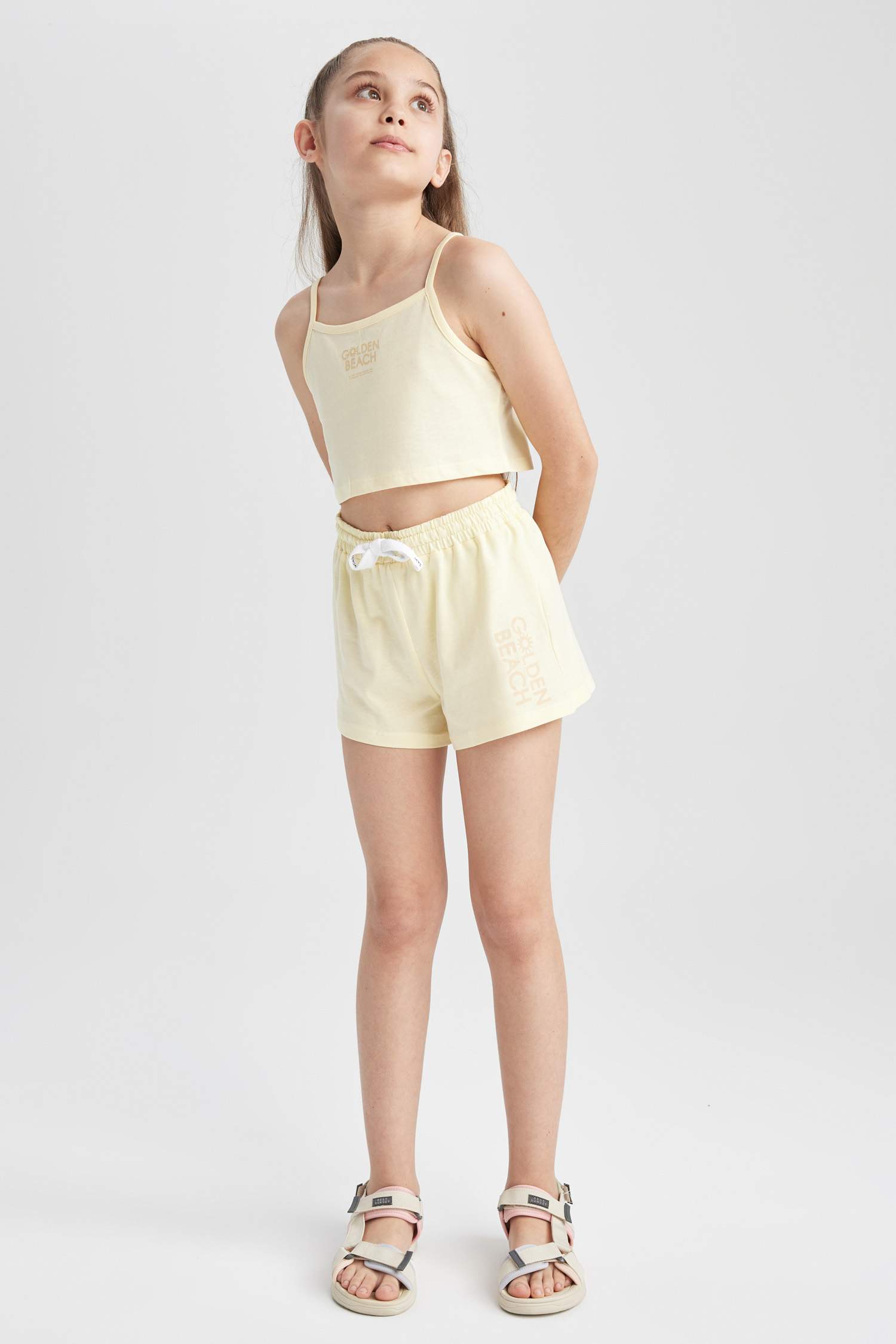 سيت بناتي شورت وبلوزة - قطعتين