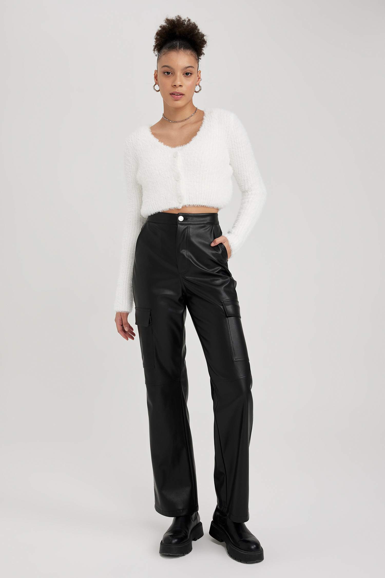 كارديجان تريكو سليم فيت بياقة V