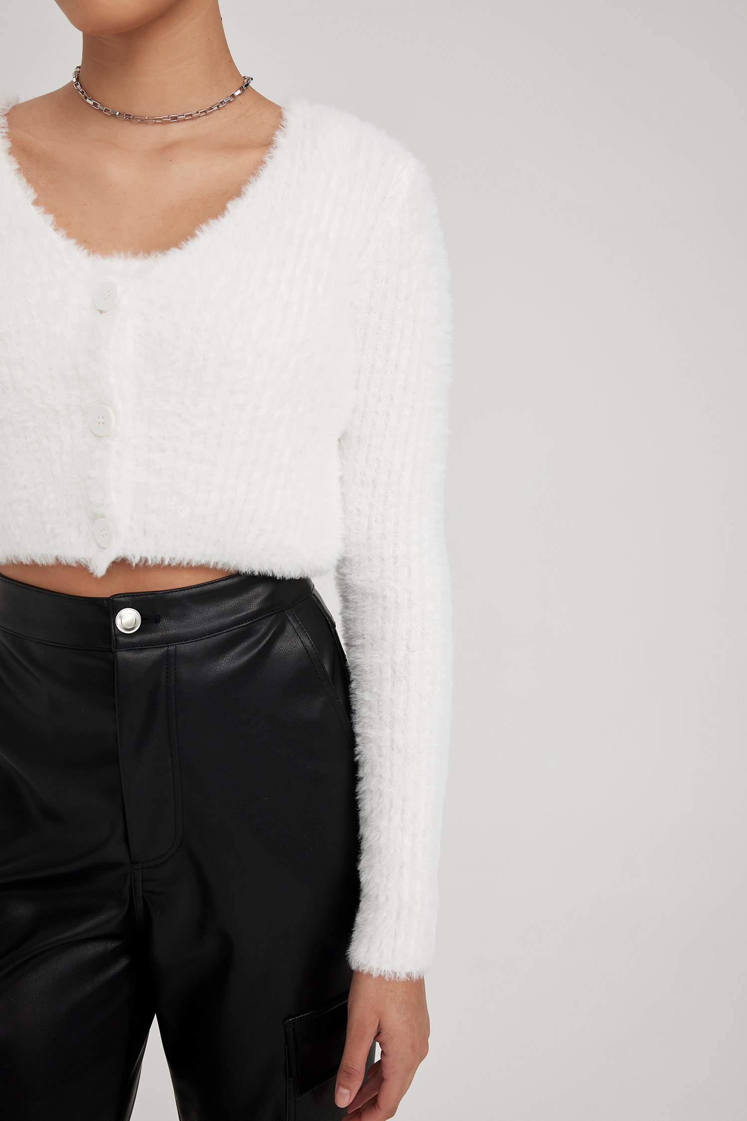 كارديجان تريكو سليم فيت بياقة V