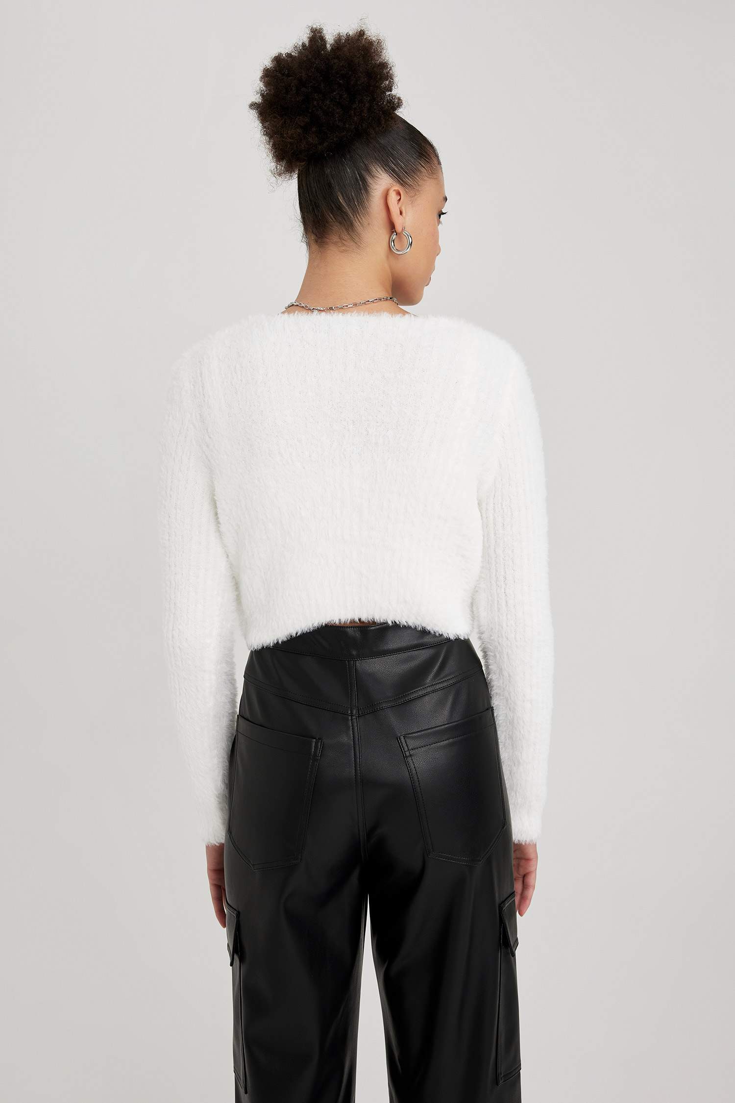 كارديجان تريكو سليم فيت بياقة V