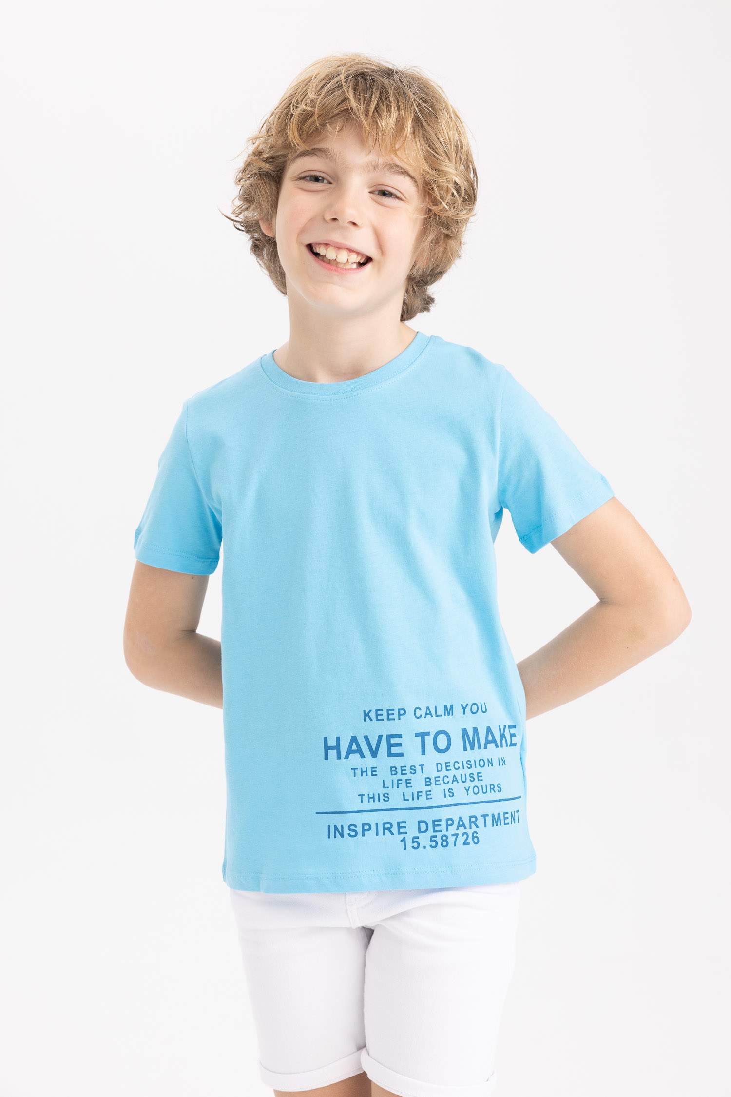 Ұлдарға дөңгелек жаға басып шығарылған қысқа жеңді Қысқа жеңді футболка