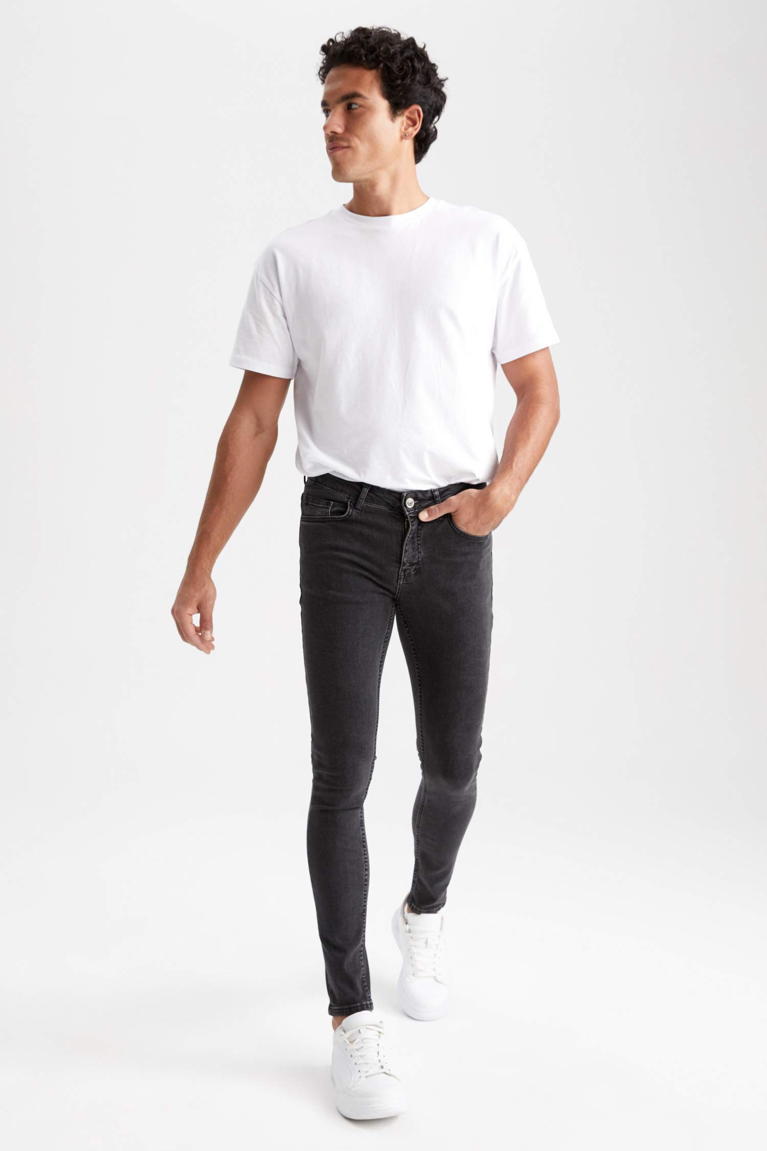 Anthracite MAN Super Skinny Fit Sustainable Jeans 2748328 | DeFacto