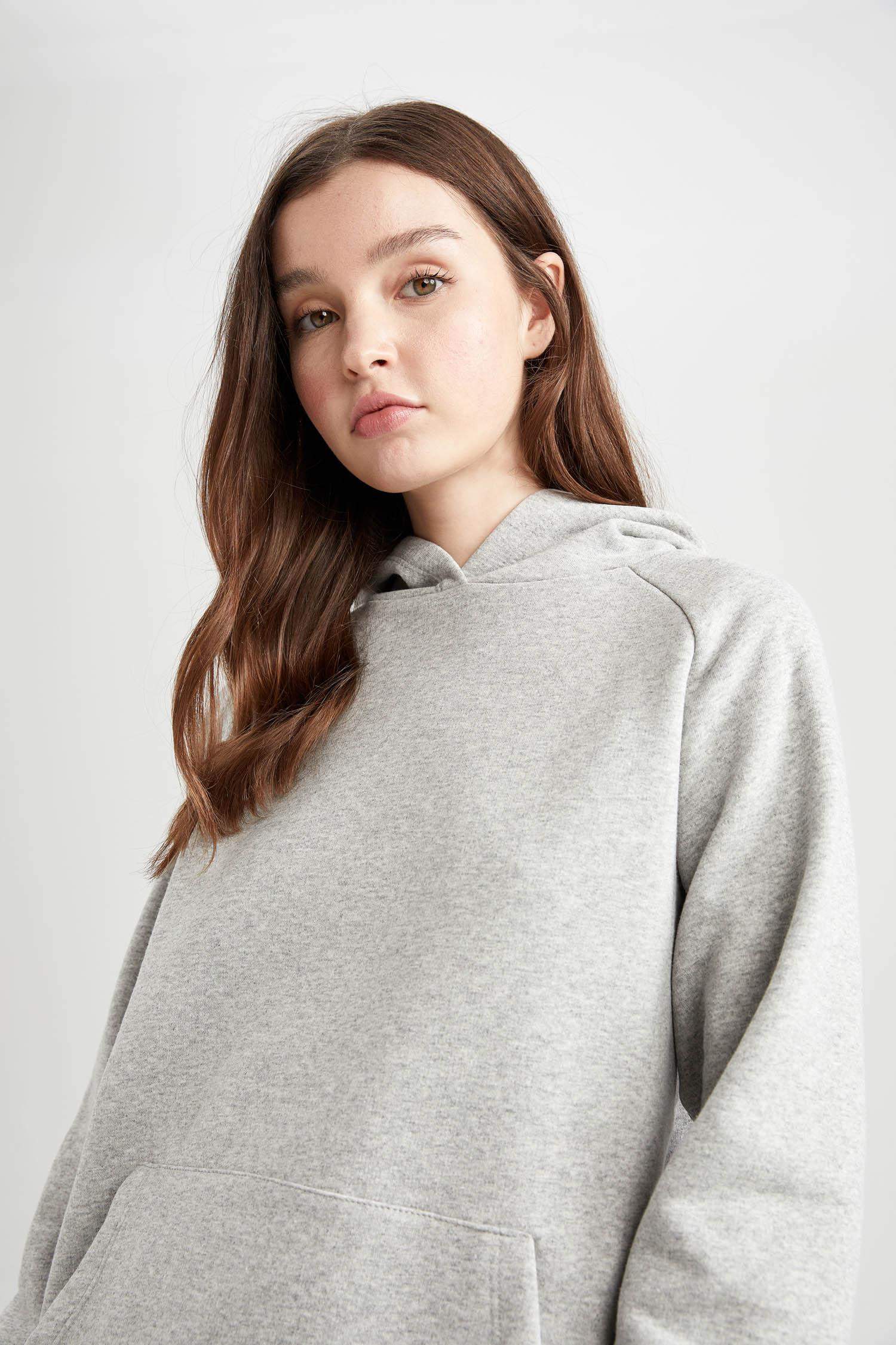 Crew Neck Basic Sweatshirt