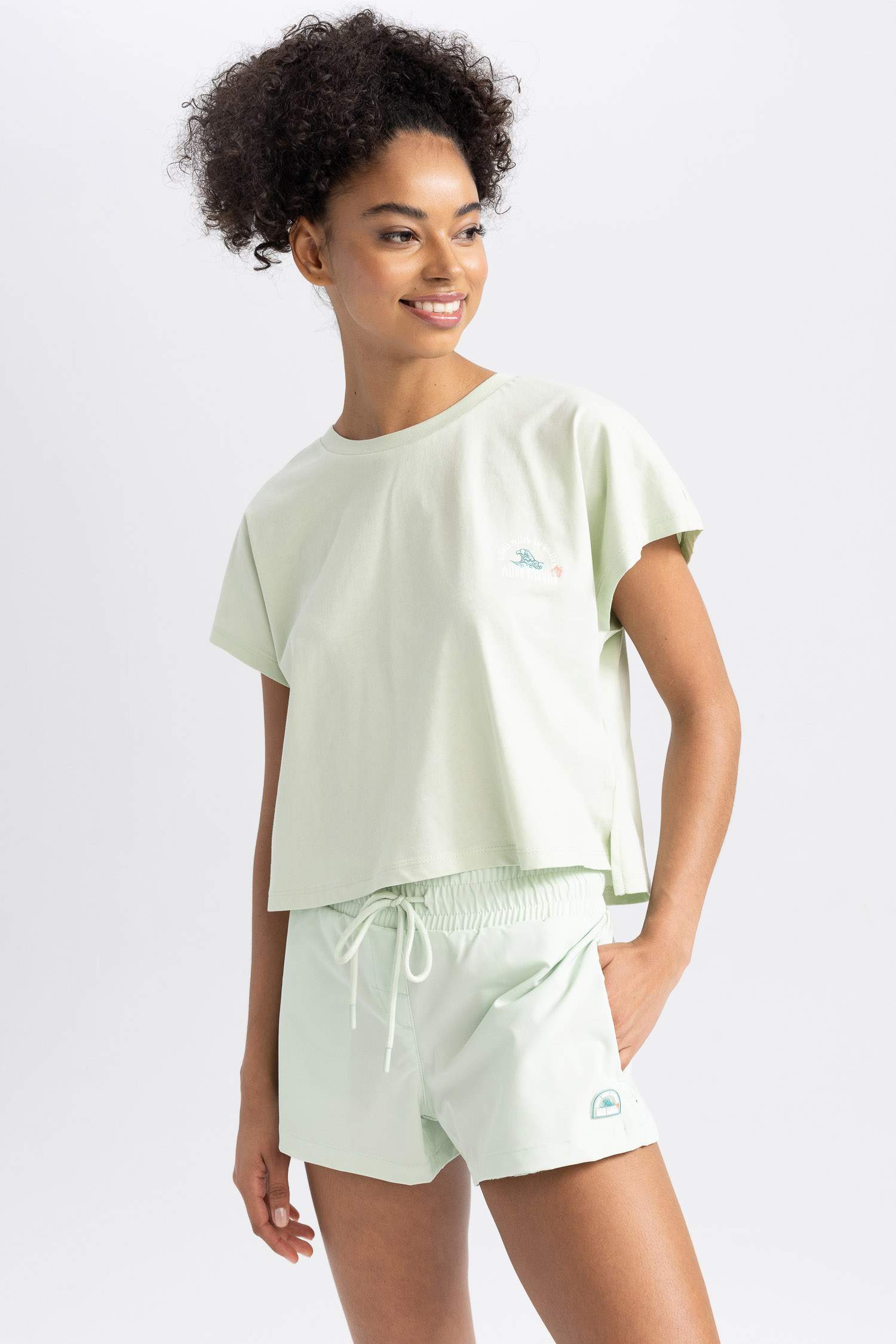 تيشيرت قطن مطبوع واسع برقبة مستديرة