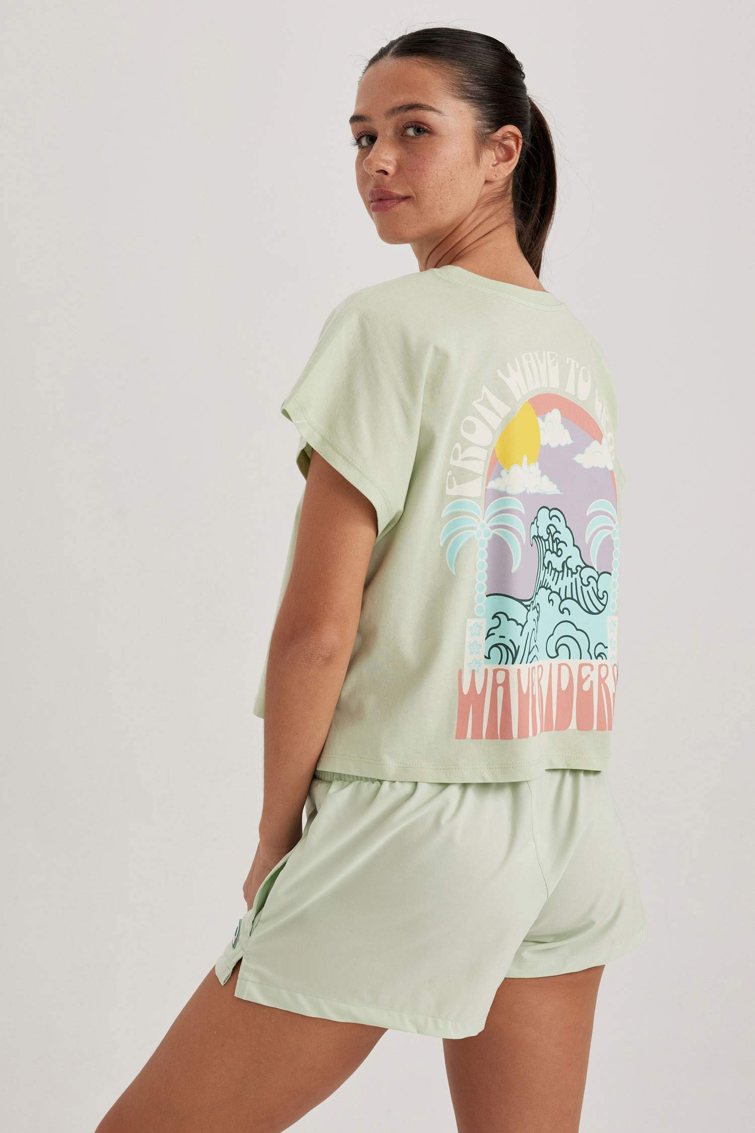 تيشيرت قطن مطبوع واسع برقبة مستديرة