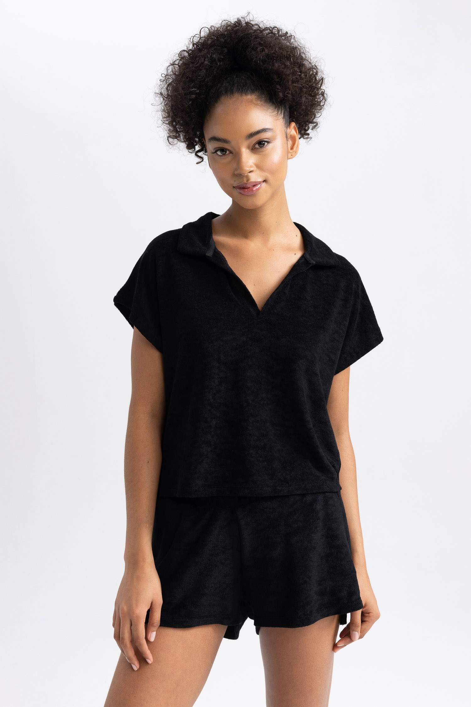 تي شيرت نص كم من قماش المنشفة بياقة بولو