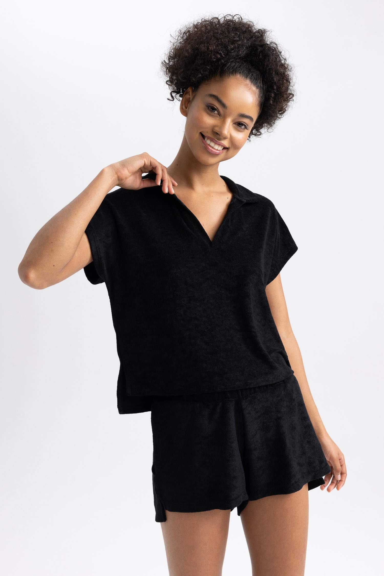 تي شيرت نص كم من قماش المنشفة بياقة بولو