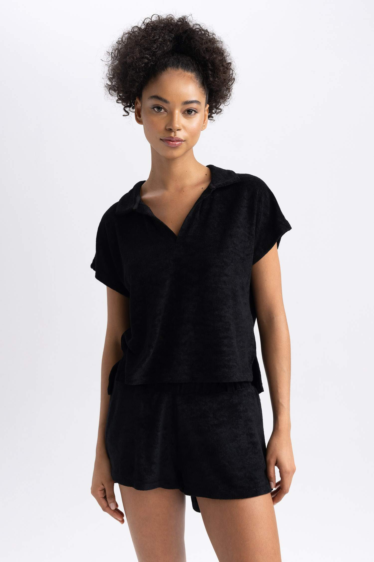 تي شيرت نص كم من قماش المنشفة بياقة بولو