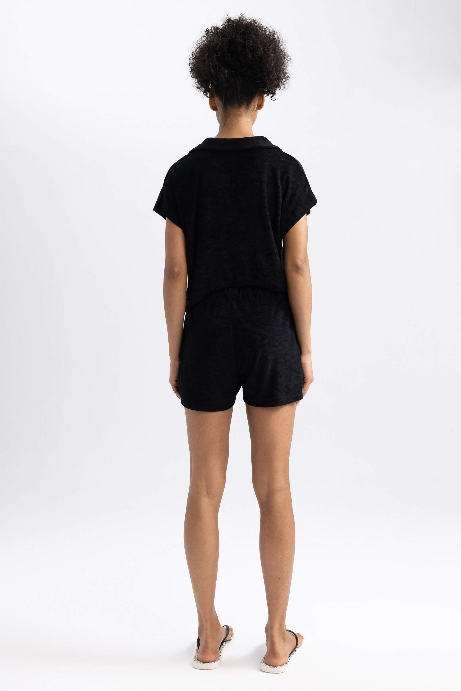 شورت قصة عادية من DefactoFit