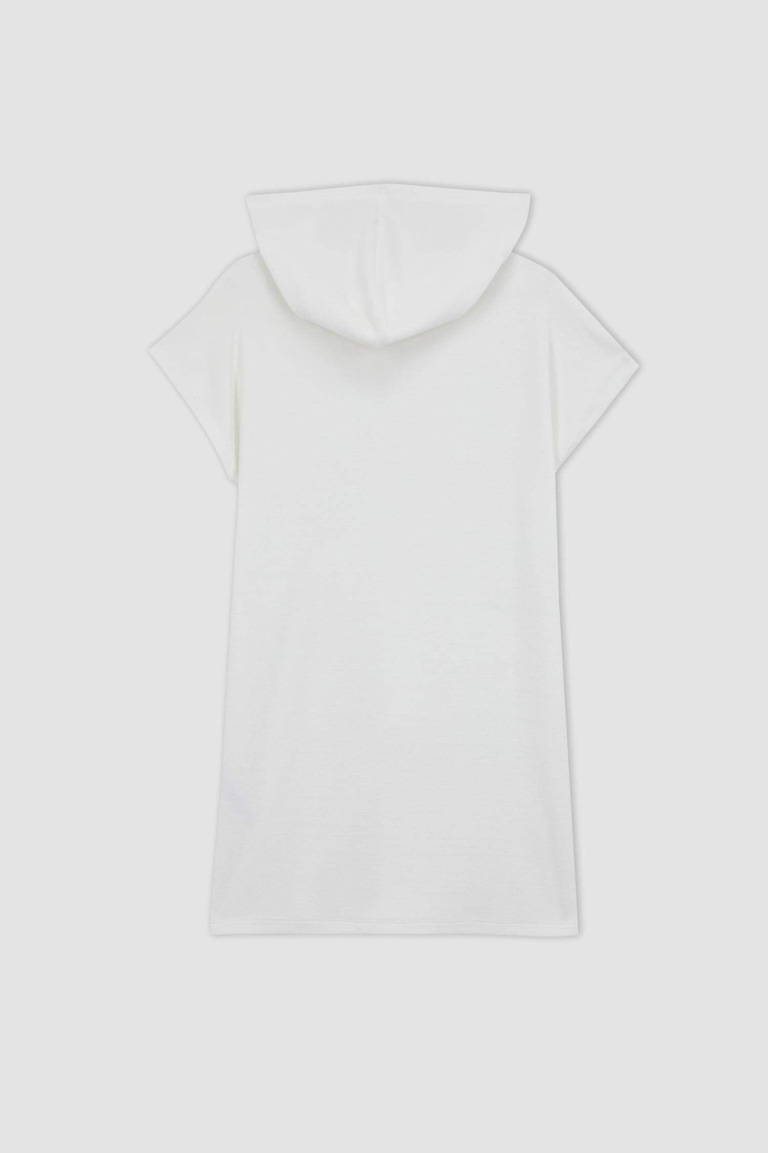 Robe à capuche à manches courtes et coupe standard