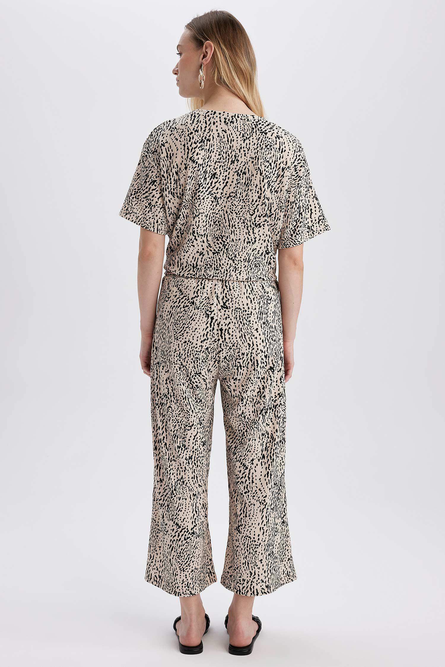 سروال جلد النمر قصة عادية