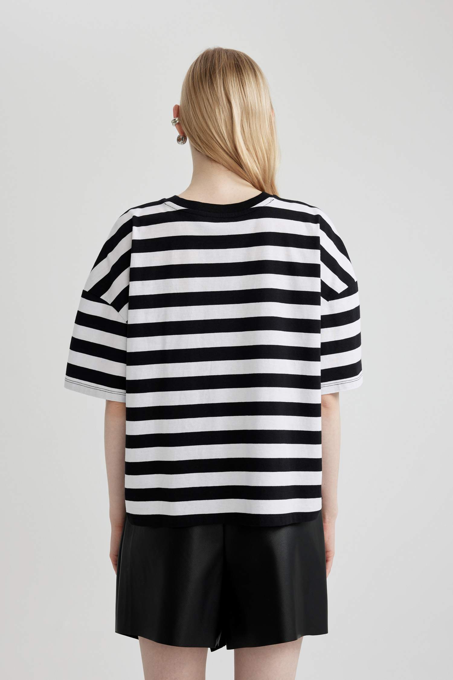 Loose Fit Patterned Short Sleeve T-Shirt