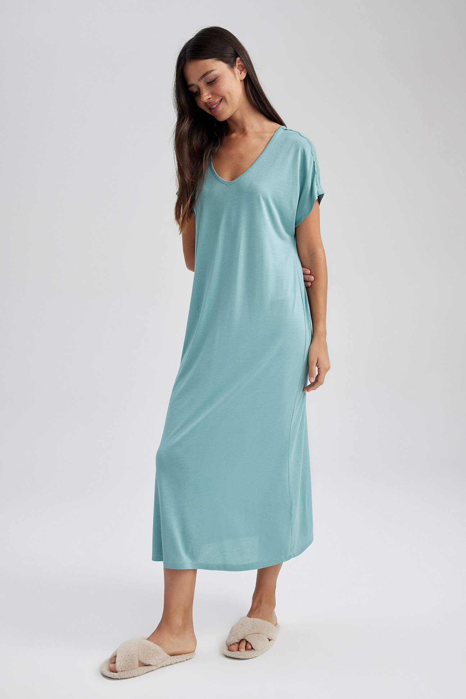 Платье с V-образным вырезом, коллекция Fall in Love