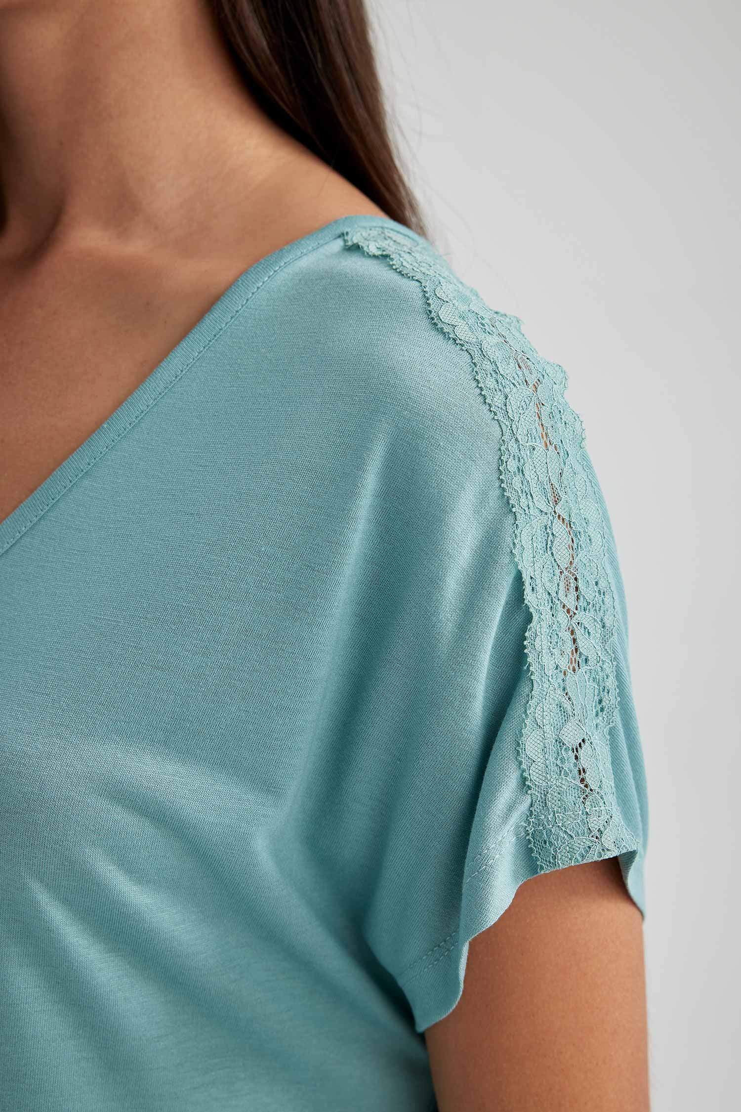 Платье с V-образным вырезом, коллекция Fall in Love