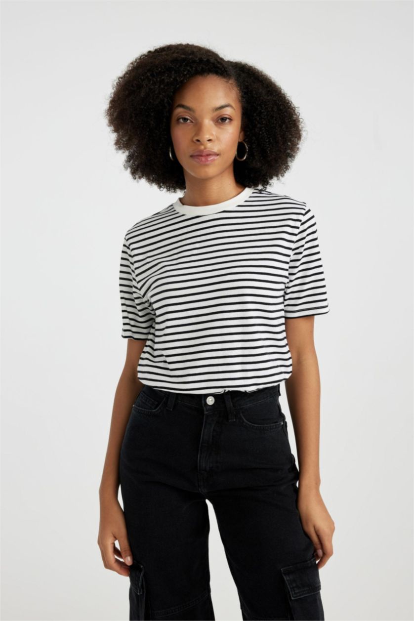 نساء أبيض تي شيرت قطن قصة عادية وياقة مستديرة