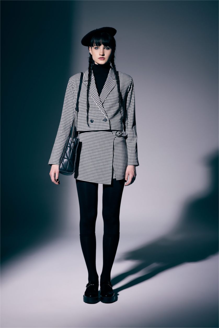 حريمي أسود شورت قصة عادية