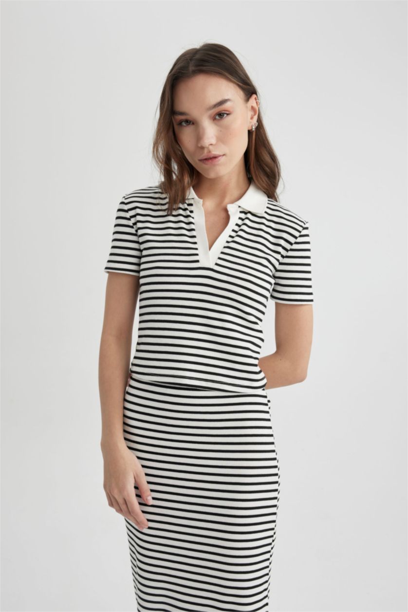 حريمي اوف وايت تي شيرت بولو مخطط نص كم