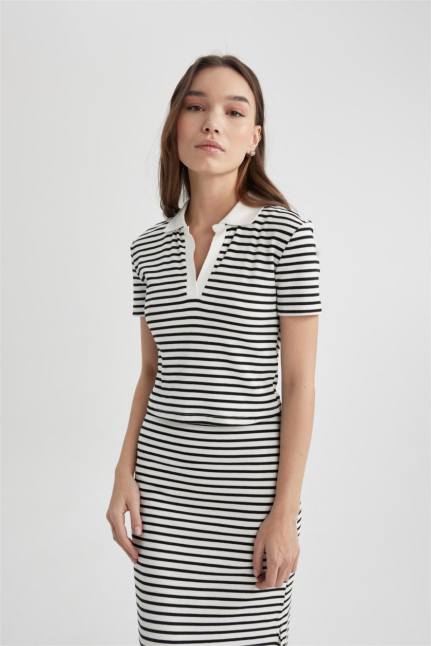 حريمي اوف وايت تي شيرت بولو مخطط نص كم