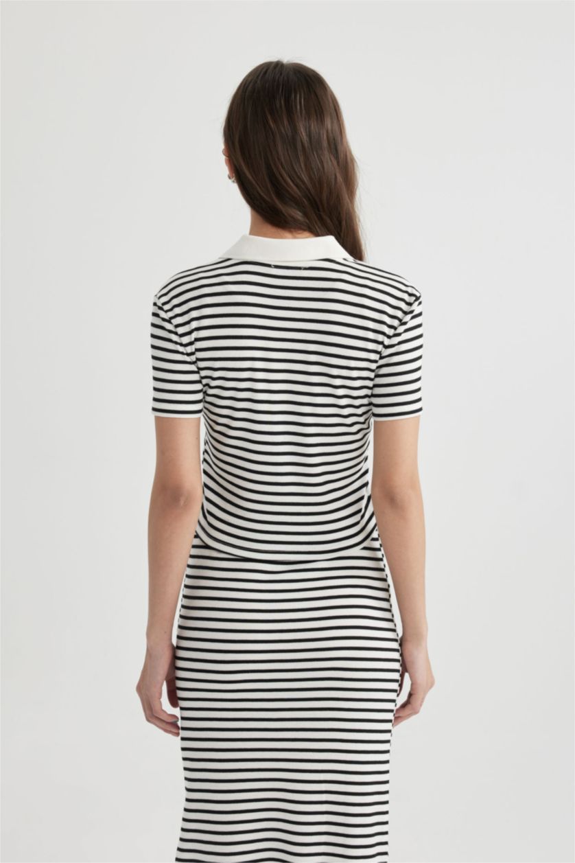 حريمي اوف وايت تي شيرت بولو مخطط نص كم