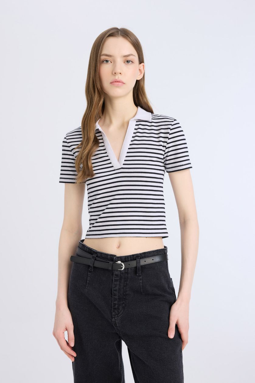 Kadın Kırık Beyaz Fitted Çizgili Polo Yaka Kısa Kollu Tişört