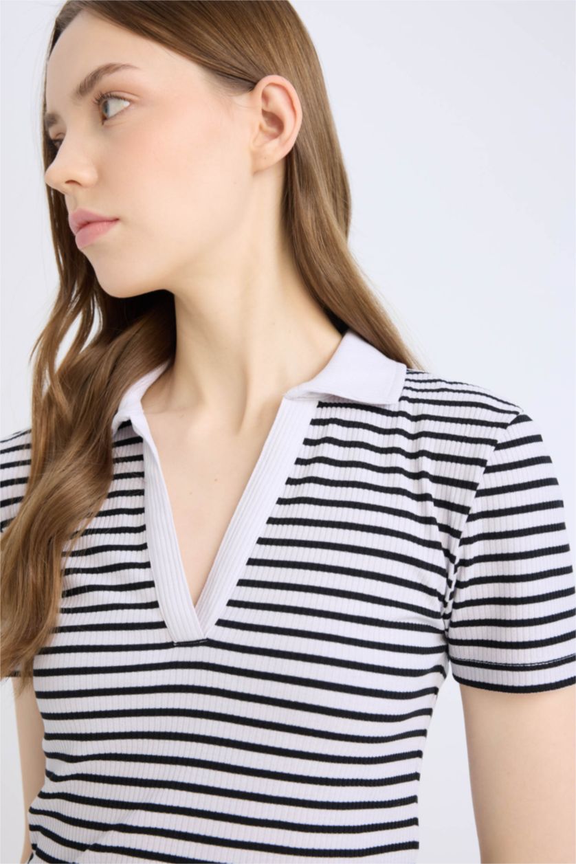 Kadın Kırık Beyaz Fitted Çizgili Polo Yaka Kısa Kollu Tişört