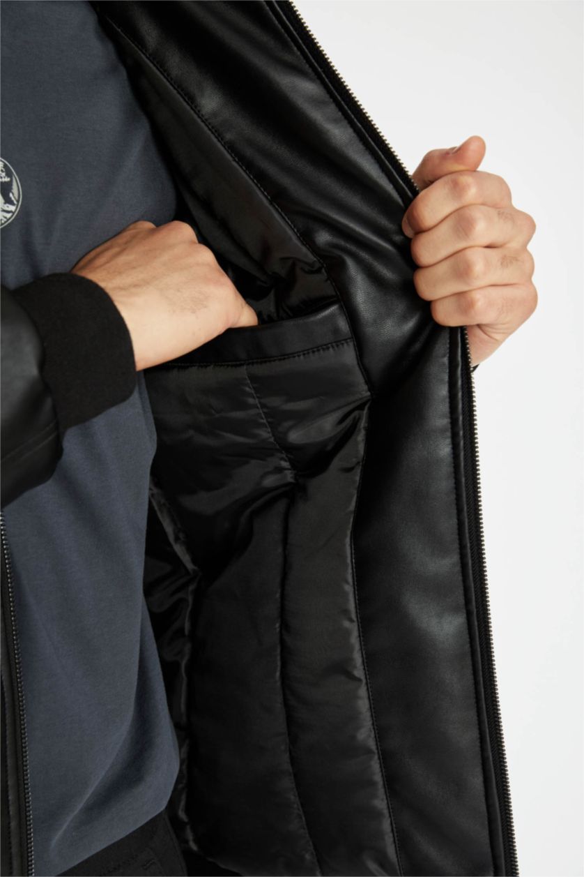 Erkek Siyah Su İtici Yakası Kürklü Fermuar Kapamalı Çift Cepli Mevsimlik Hafif Suni Deri Mont Ceket