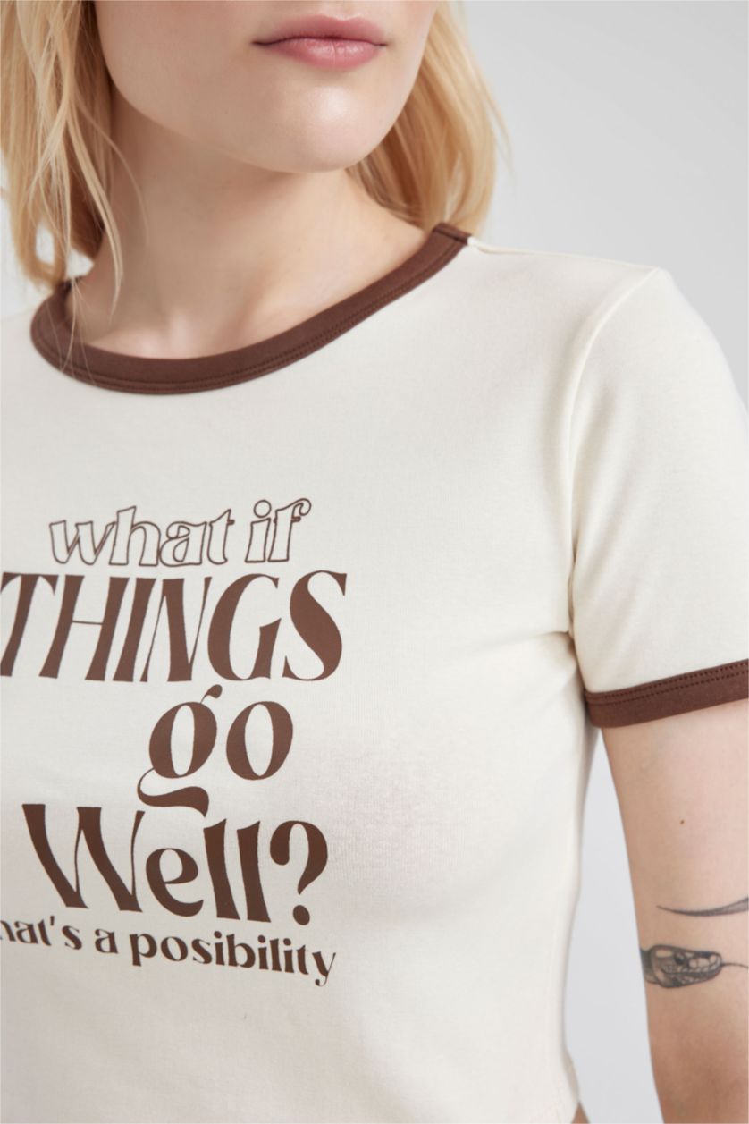 نساء اوف وايت تيشيرت مطبوع برقبة مستديرة