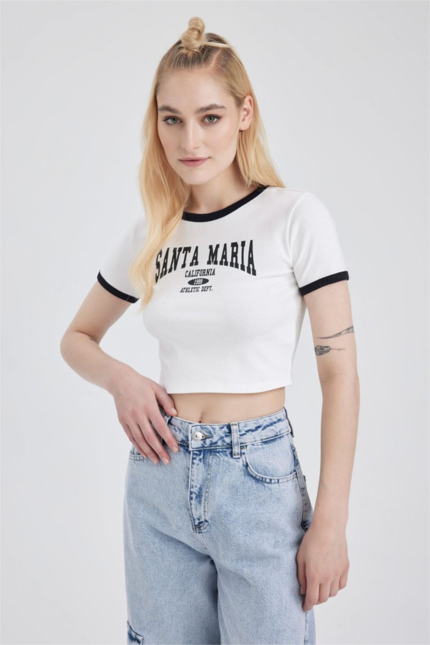 نساء اوف وايت تي شيرت كروب مخصر بياقة مستديرة