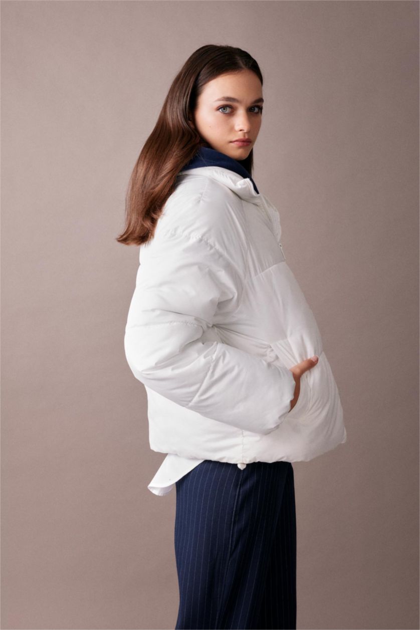 نساء أبيض (000) قمصلة نفخ مبطن بفرو بغطاء للراس مقاوم للماء