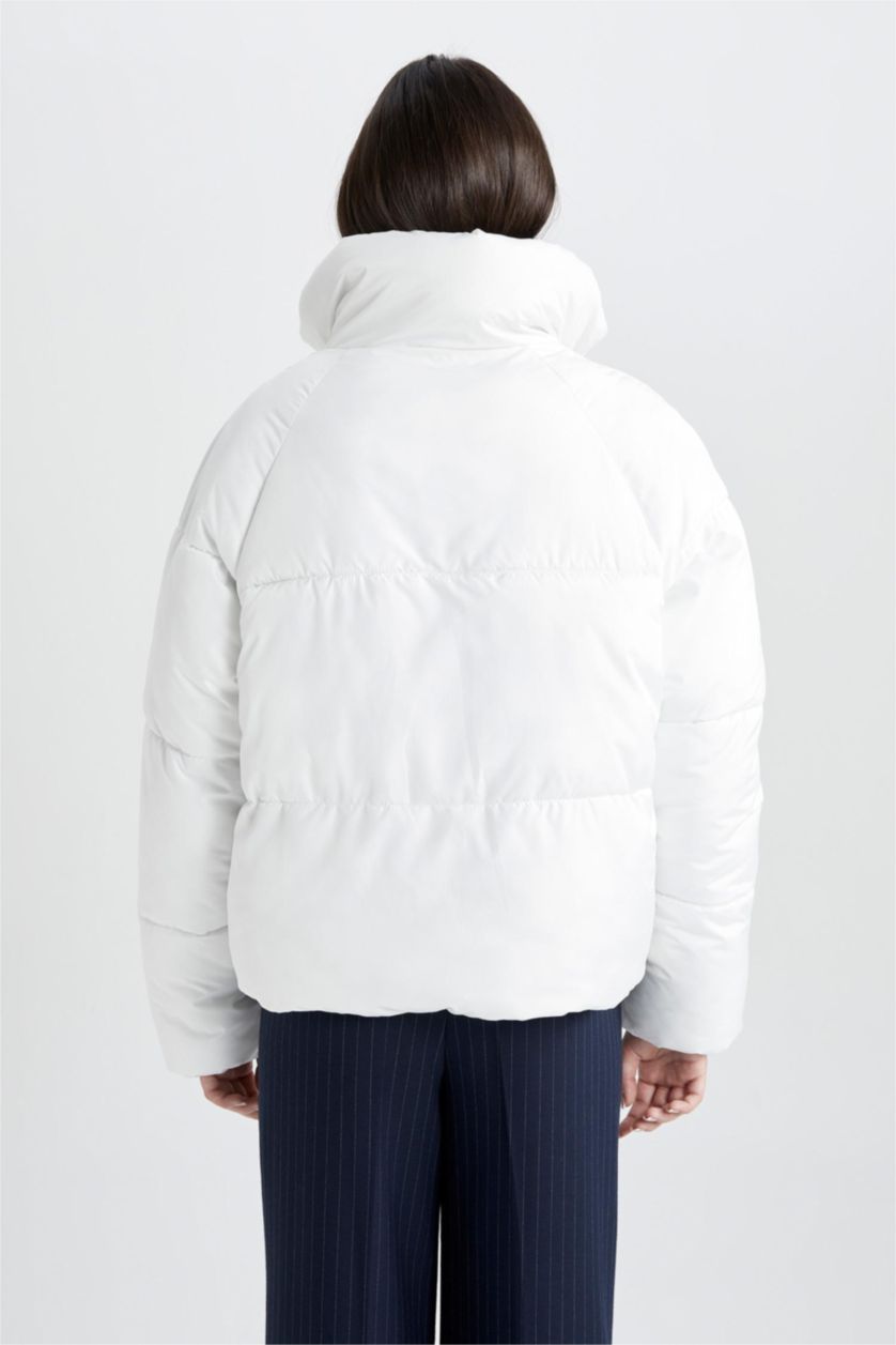 نساء أبيض (000) قمصلة نفخ مبطن بفرو بغطاء للراس مقاوم للماء