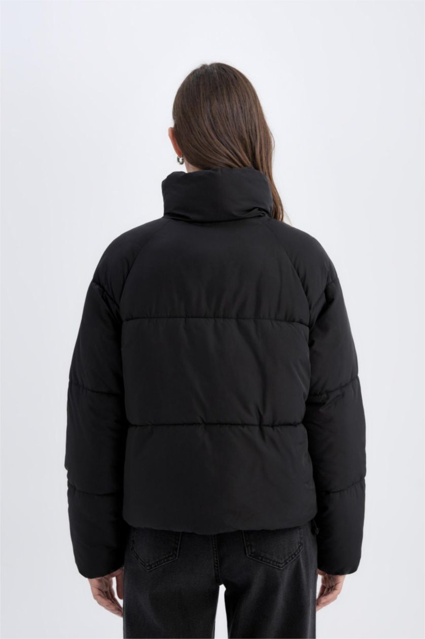 حريمي أسود جاكيت بامب قصة عادية بكابيشون وتر برووف