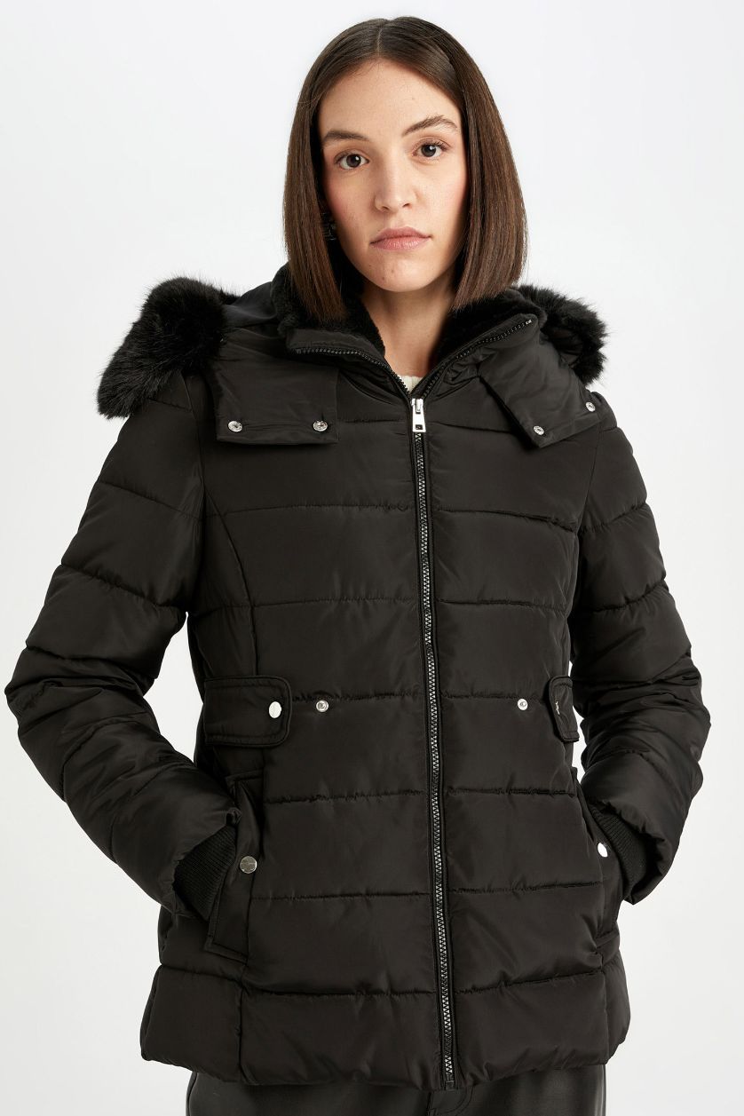 Kadın Siyah Su Geçirmez Hafif Uzun Şişme Mont Çıkarılabilir Suni Kürk Kapüşonlu Kapitoneli Fermuar Çıtçıtlı Cepli