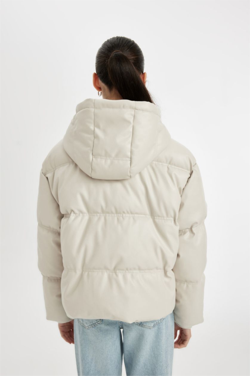 Kadın Ekru Su İtici Regular Kalıp Kapüşonlu İçi Polarlı Fermuarlı Cepli Suni Deri Mont
