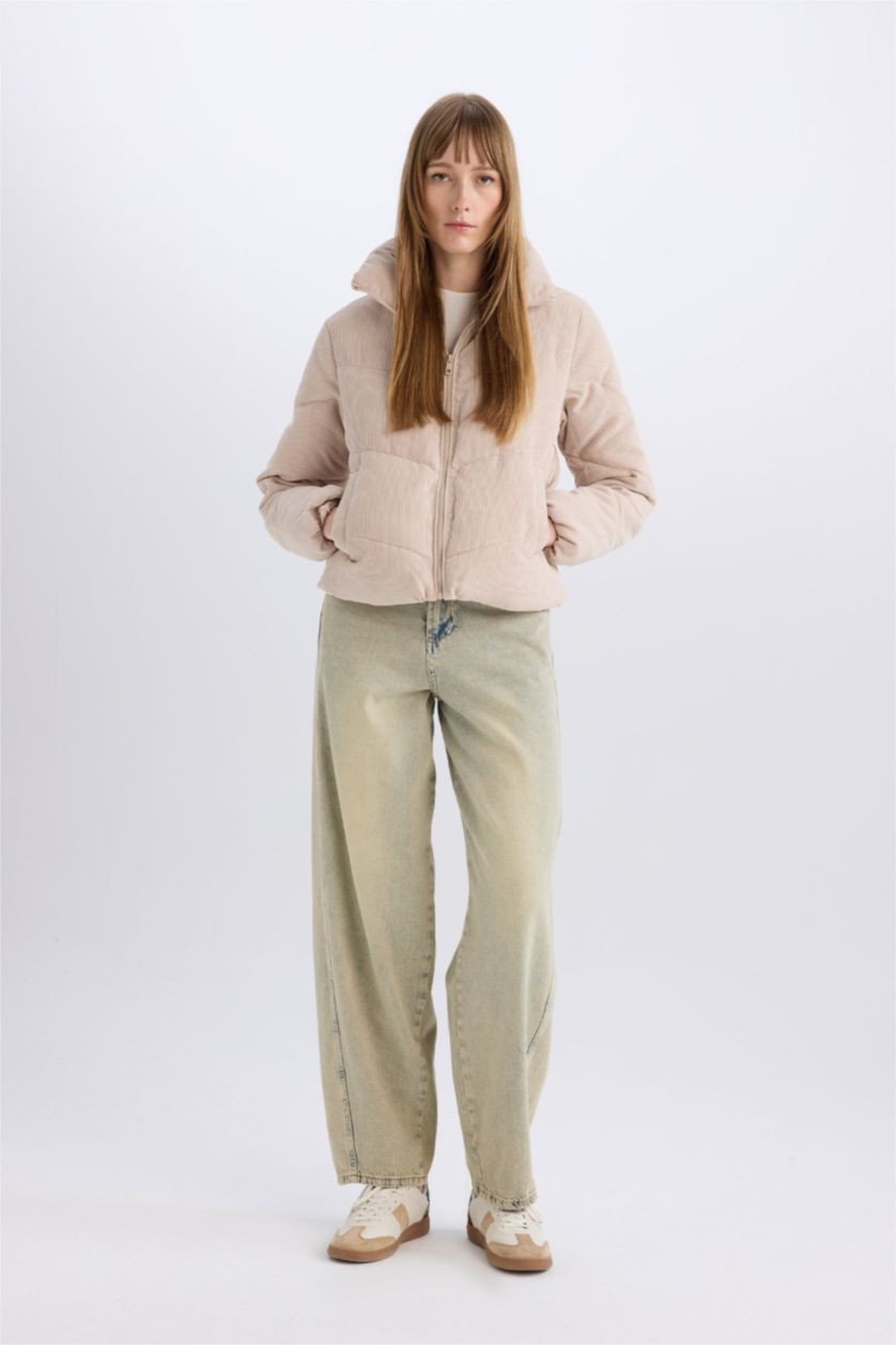 Kadın Kum Su İtici Regular Kalıp Dik Yaka Cep İçi Polarlı Fermuar Kapamalı Cepli Kadife Mont