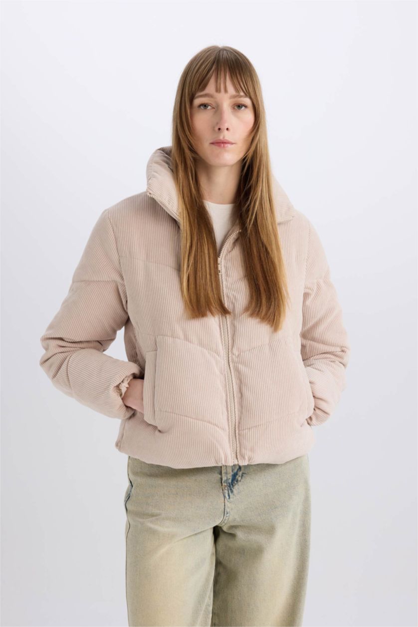 Kadın Kum Su İtici Regular Kalıp Dik Yaka Cep İçi Polarlı Fermuar Kapamalı Cepli Kadife Mont