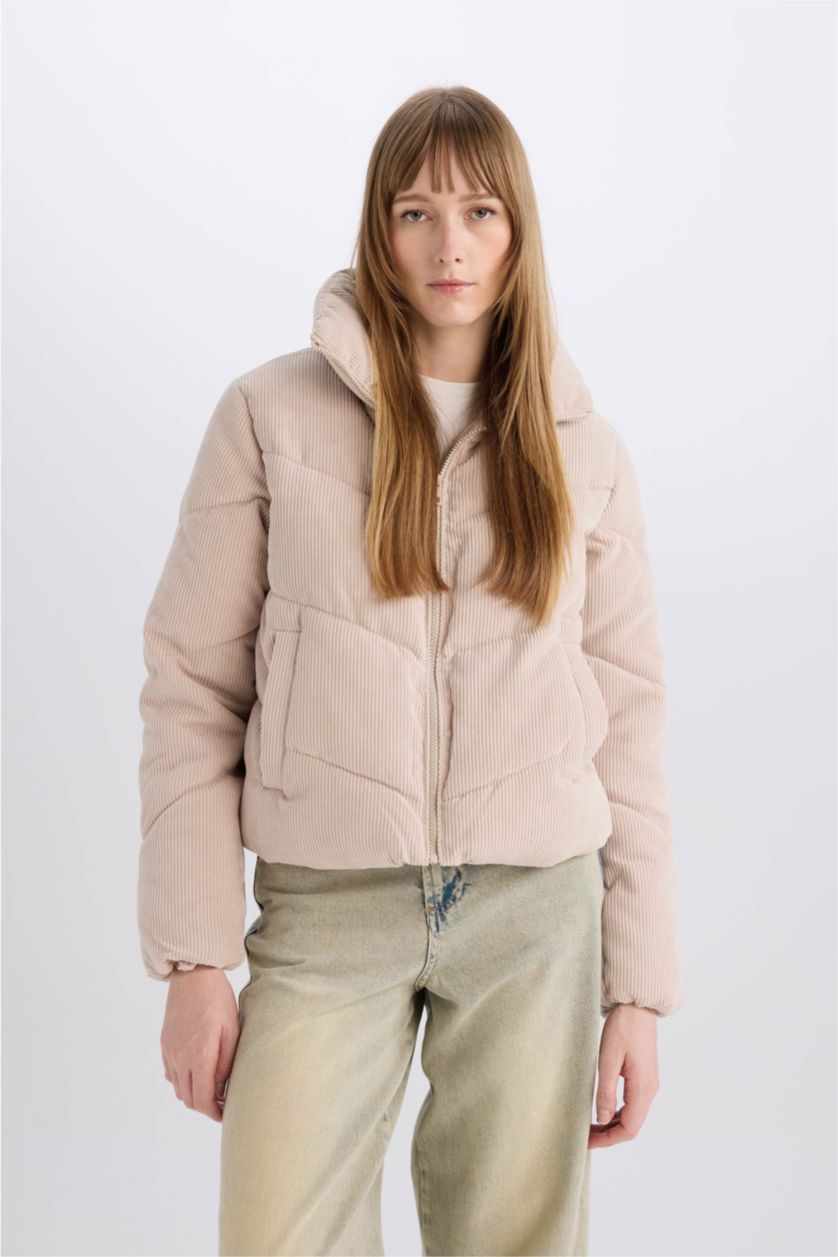 Kadın Kum Su İtici Regular Kalıp Dik Yaka Cep İçi Polarlı Fermuar Kapamalı Cepli Kadife Mont