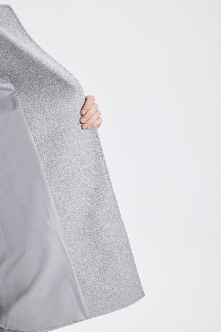 Kadın Gri Rüzgar Geçirmez Uzun Kaşe Kaban Oversize Geniş Kalıp Kruvaze Yaka Düğmeli