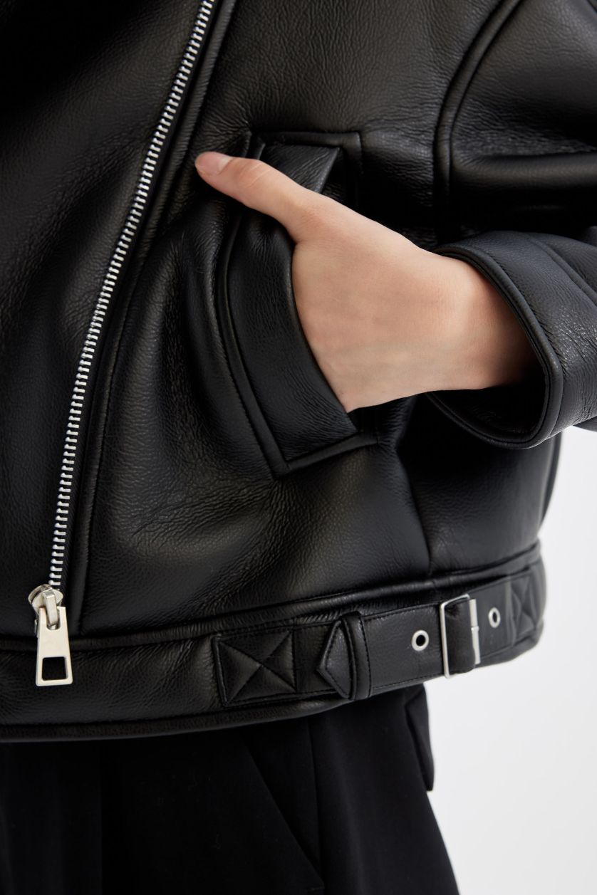 Kadın Siyah Su Geçirmez Suni Deri Mont Oversize Geniş Kalıp Kruvaze Yaka Fermuarlı Mevsimlik Suni Kürk Astarlı