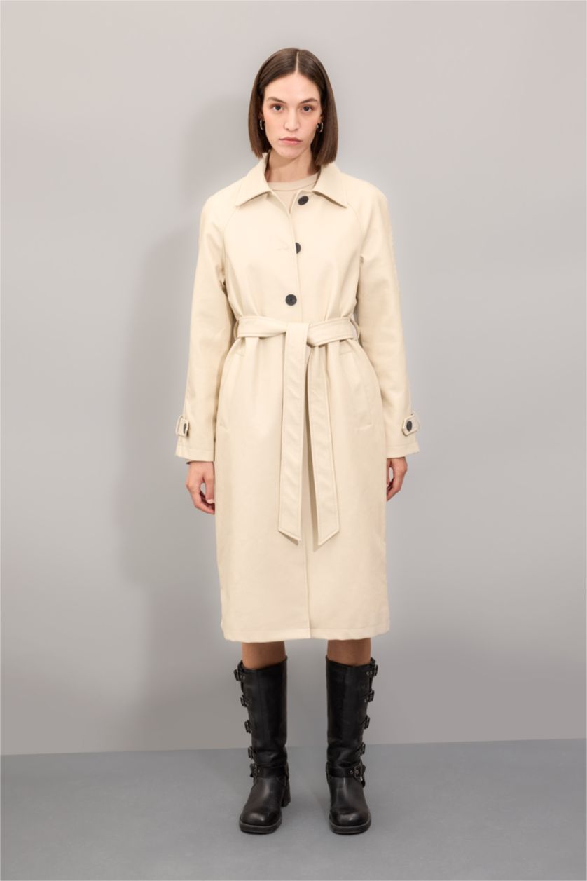 Kadın Ekru Su İtici Gömlek Yaka Düğme Kapamalı Cepli Rüzgarlık Detaylı Apoletli Uzun Suni Deri Trençkot