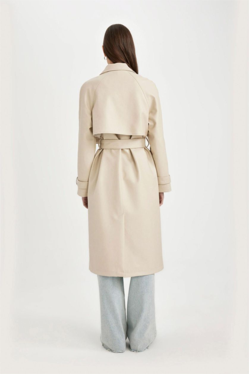 Kadın Ekru Su İtici Gömlek Yaka Düğme Kapamalı Cepli Rüzgarlık Detaylı Apoletli Uzun Suni Deri Trençkot