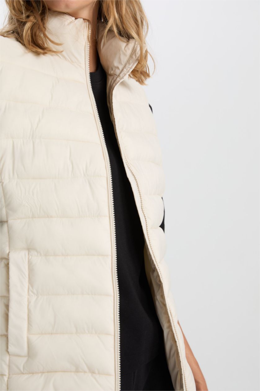 WOMAN Sand Stand Collar Quilted Pocketed Waterproof Puffer Vest