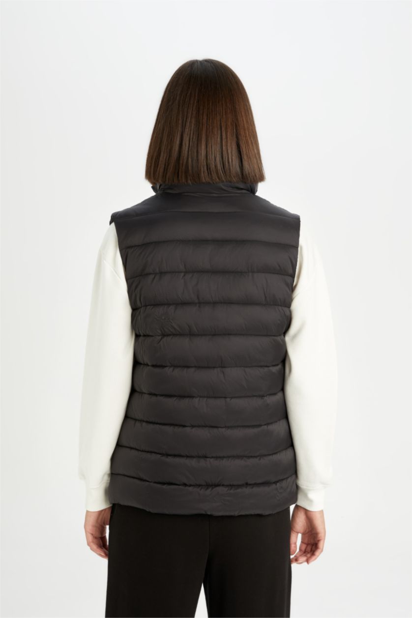 Kadın Siyah Su Geçirmez Dik Yaka Kapitoneli Fermuarlı Cepli Mevsimlik Şişme Yelek