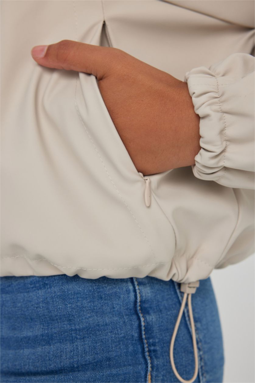 Kadın Kum Su İtici Regular Kalıp Kapüşonlu Fermuarlı Kısa Yağmurluk