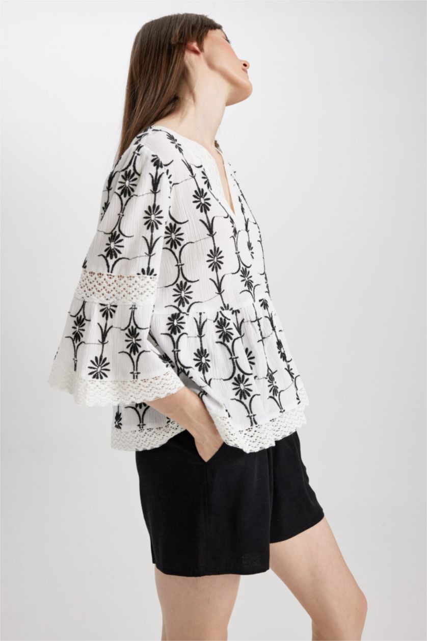 حريمي أبيض بلوزة قطن كم طويل برقبة مستديرة