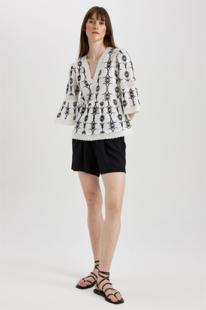 حريمي أبيض بلوزة قطن كم طويل برقبة مستديرة