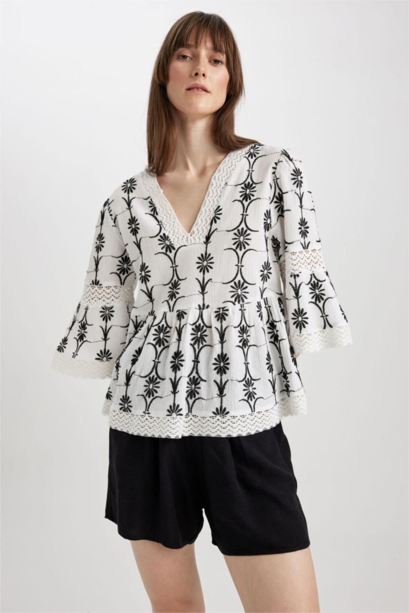 حريمي أبيض بلوزة قطن كم طويل برقبة مستديرة