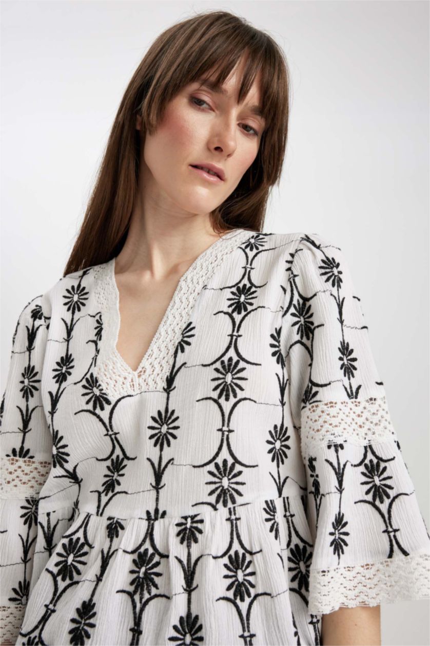 حريمي أبيض بلوزة قطن كم طويل برقبة مستديرة