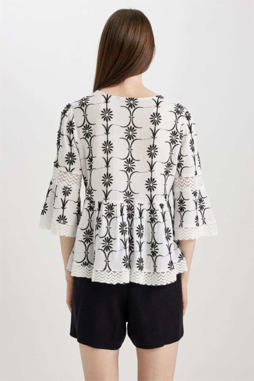 حريمي أبيض بلوزة قطن كم طويل برقبة مستديرة