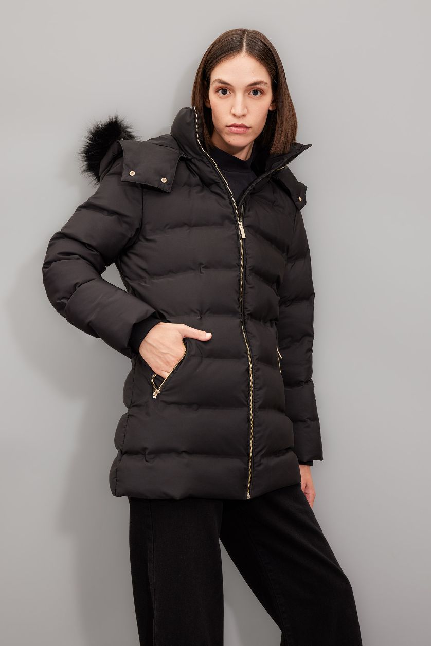 Kadın Siyah Su Geçirmez Uzun Mont Parka Isı Yalıtımlı Kemerli Kapüşonlu Suni Kürklü Hafif